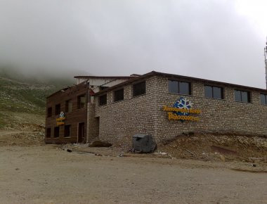 Διαρρήκτες εισέβαλαν στο χιονοδρομικό κέντρο Βελουχίου προκαλώντας μεγάλες υλικές ζημιές